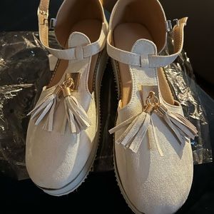 NWT, Women’s shoes, size 8, faux suede, cream, tassels, rubber 1” wedge sole